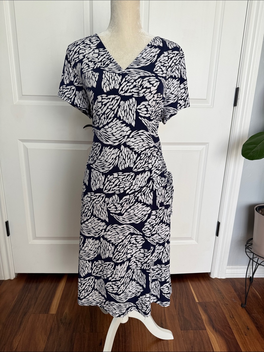 JM Collection Navy & White V-Neck Midi Dress with Side Tie Size XL